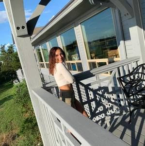 Meet your Posher, Julia